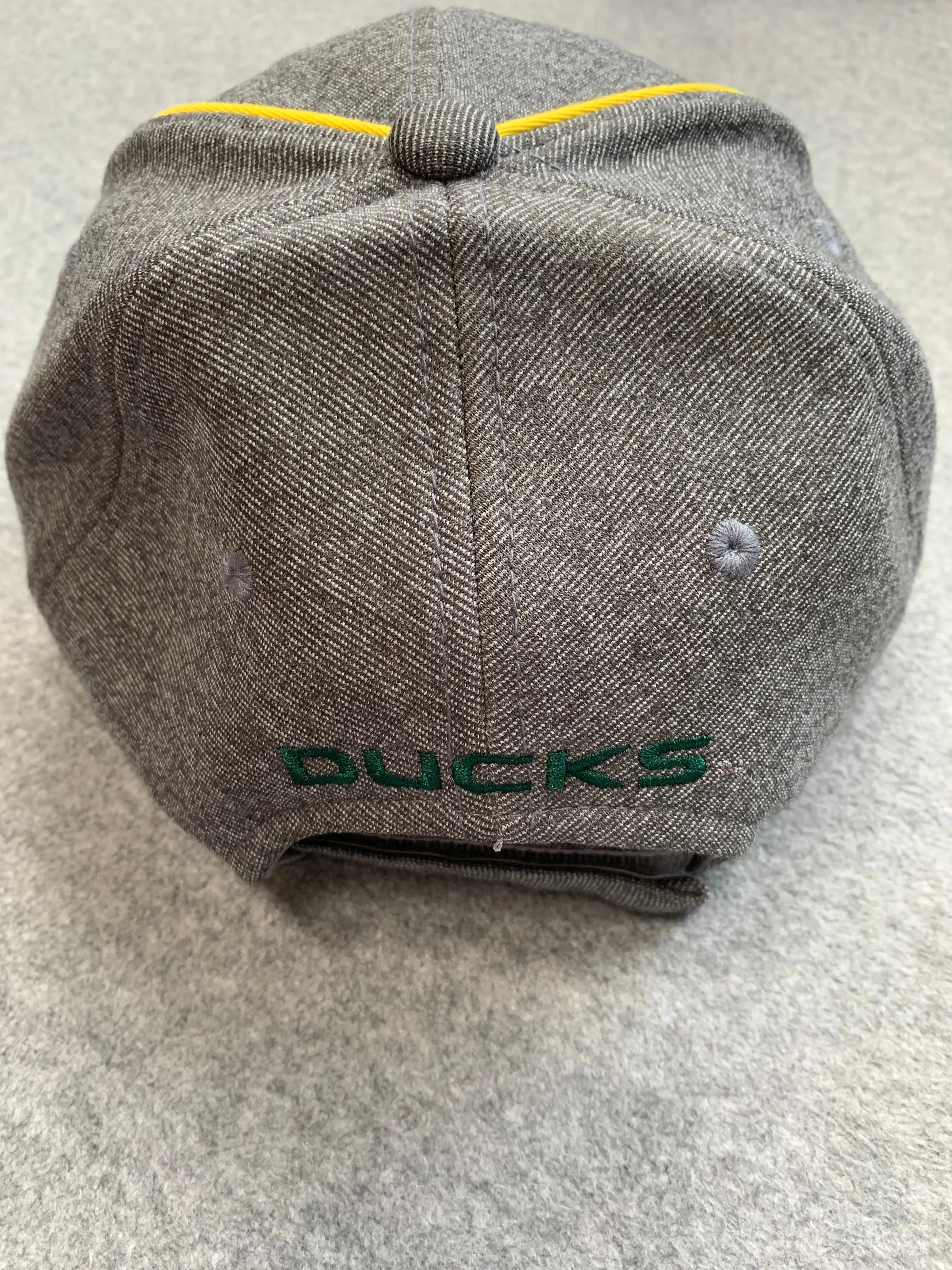 Gray Oregon Ducks Hat With Oregon In Green