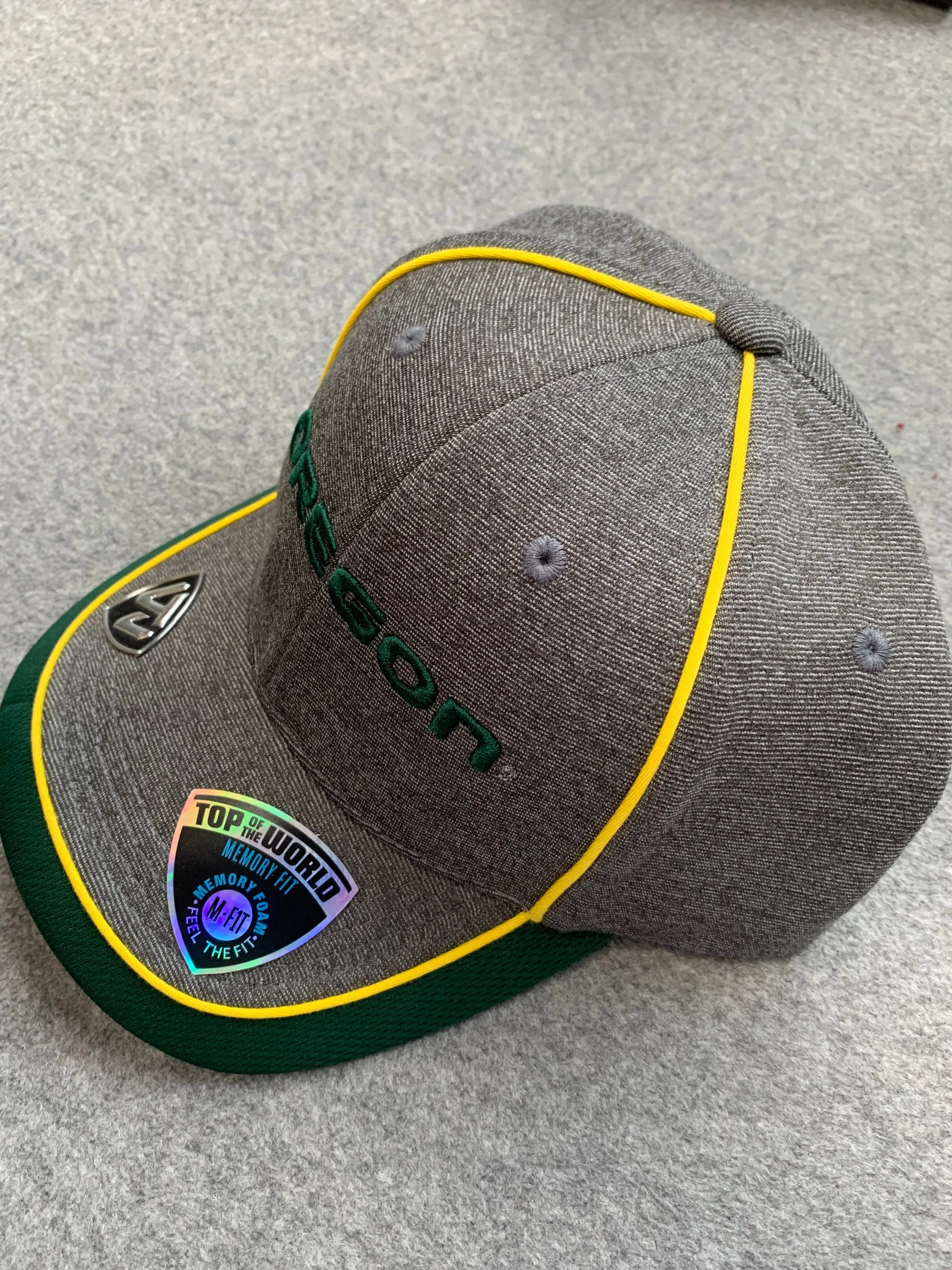 Gray Oregon Ducks Hat With Oregon In Green