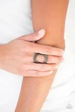 Tour de Contour - Black Paparazzi Ring